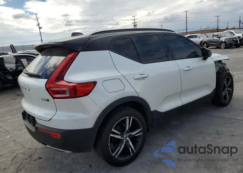 2019 Volvo Xc40 T5 Momentum z USA, uszkodzony, nr VIN YV4162XZ0K2004752